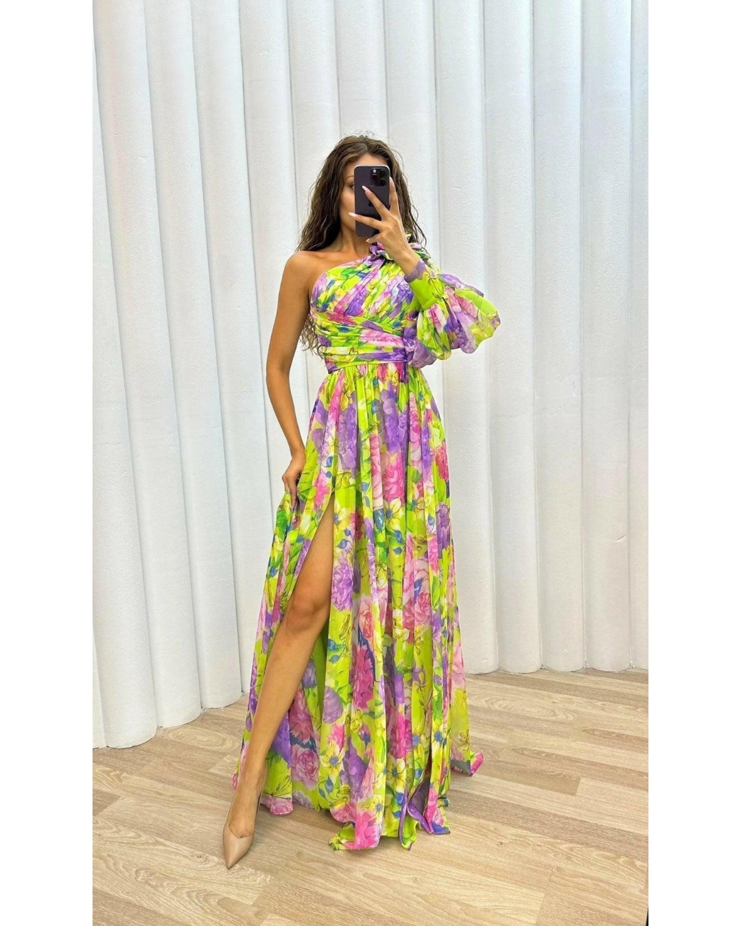 Audrey | Stunning Flowing Gown